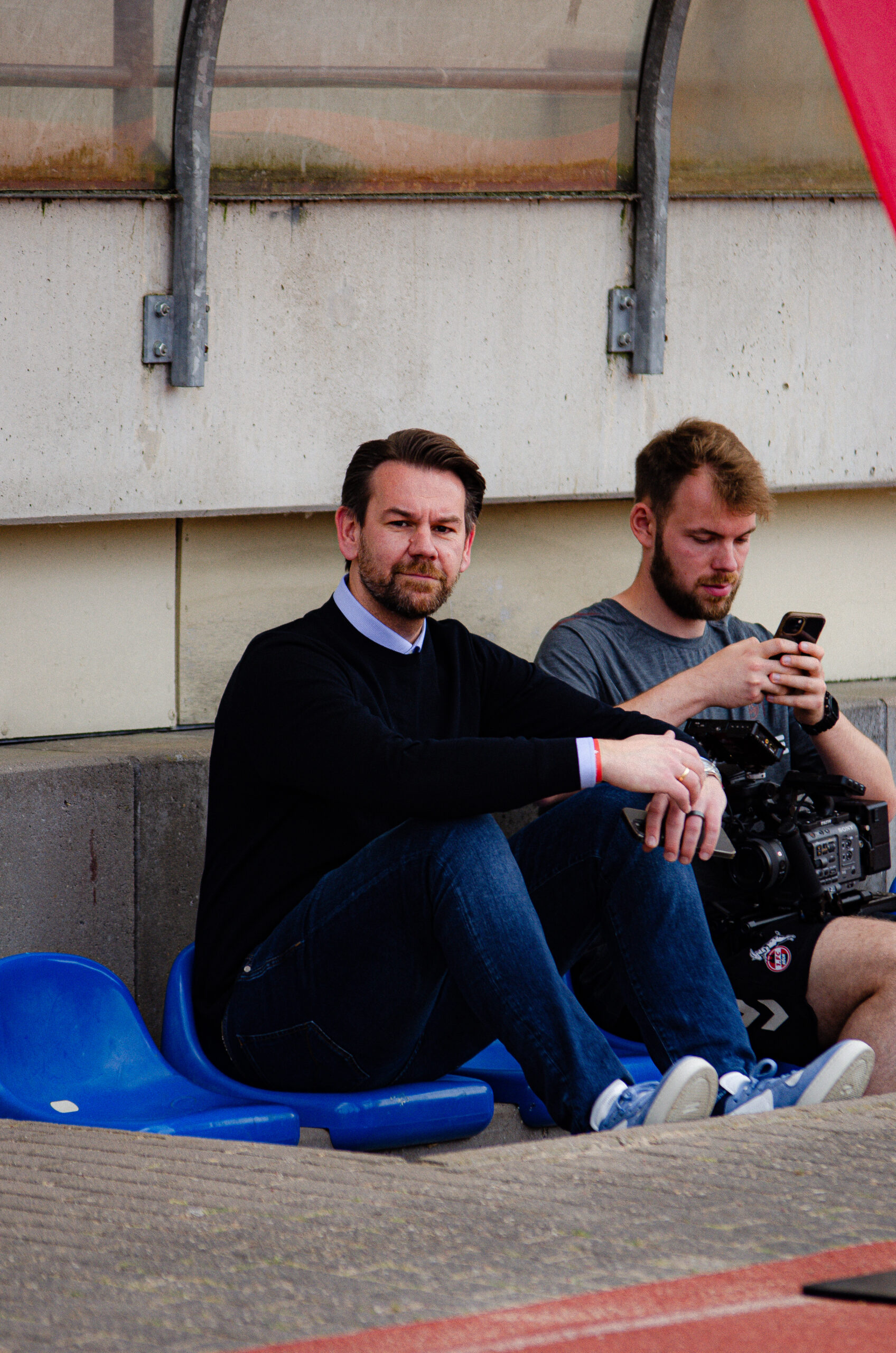 Kessler beim Spiel gegen Bergisch Gladbach am Sitzen.